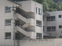 １